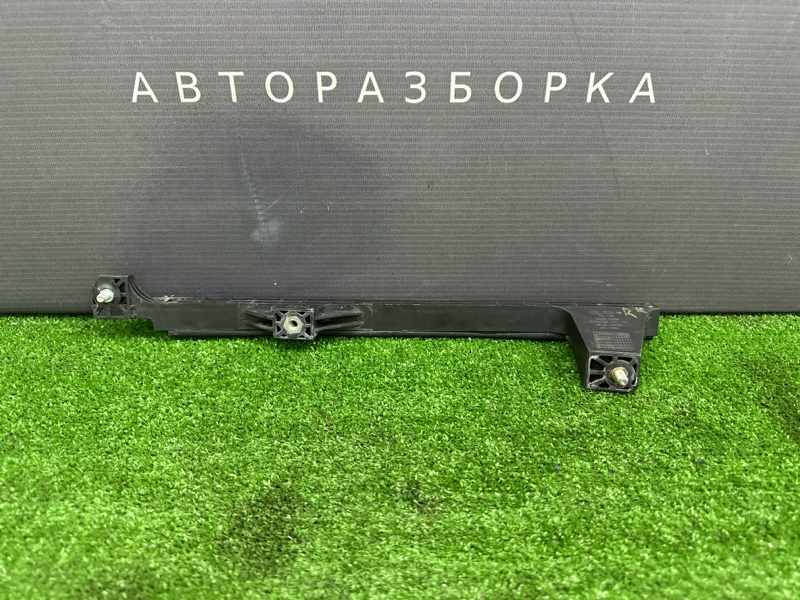 Направляющая стекла двери Hyundai i30 2012 SW