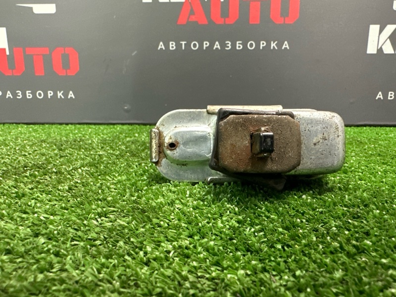Ограничитель двери Hyundai i30 2012 SW