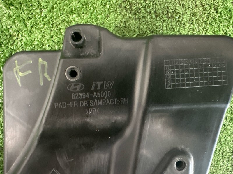 Демпфер двери Hyundai i30 2012 SW