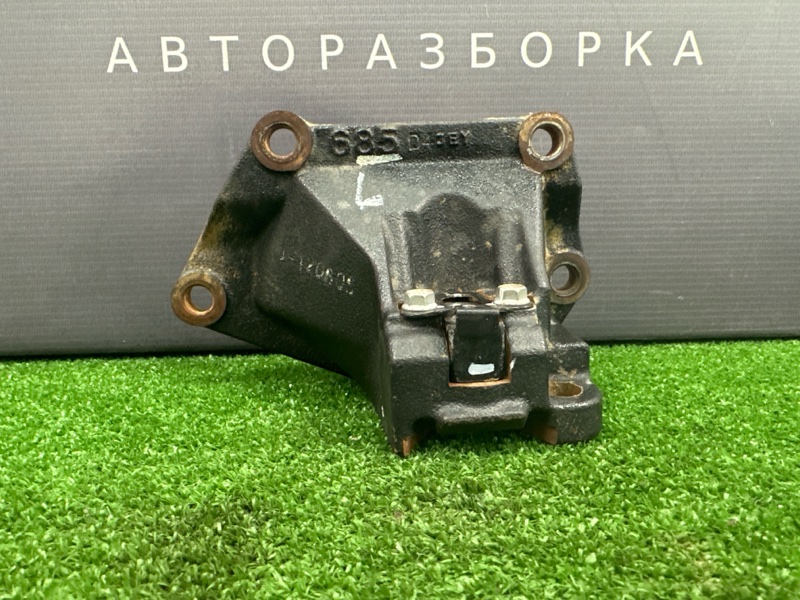 Кронштейн подушки кпп Hyundai i30 2012 SW