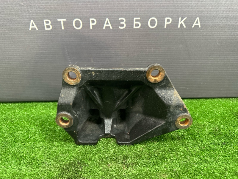Кронштейн подушки кпп Hyundai i30 2012 SW