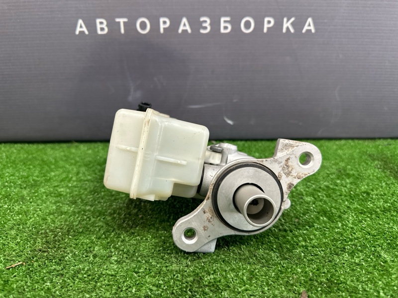Главный тормозной цилиндр с бочком Renault Logan 2014