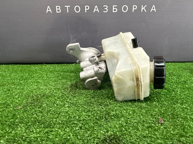 Главный тормозной цилиндр с бочком Renault Logan 2014