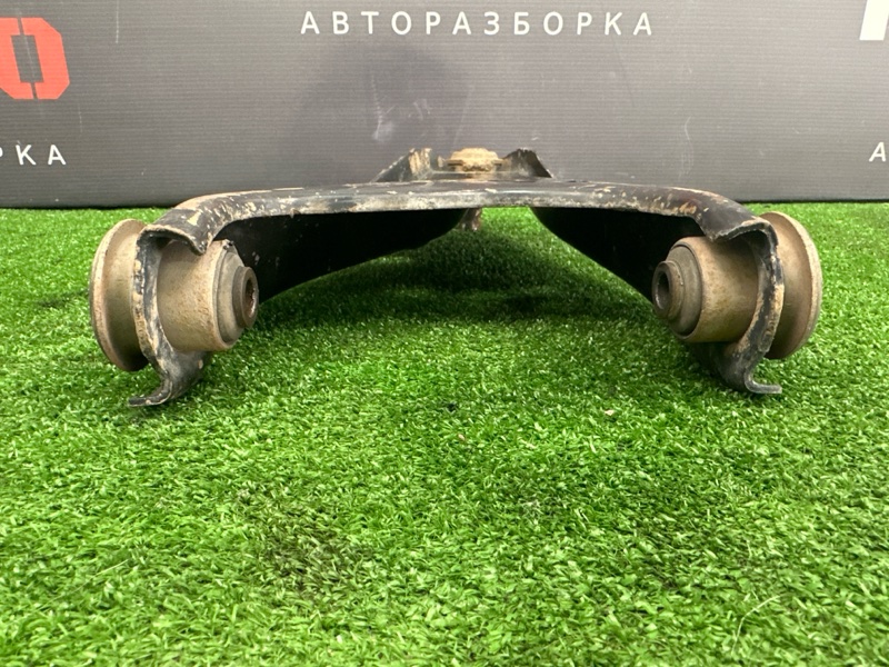 Рычаг подвески Renault Logan 2014
