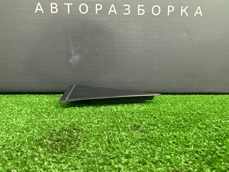 Накладка двери треугольник Hyundai i30 2012 SW