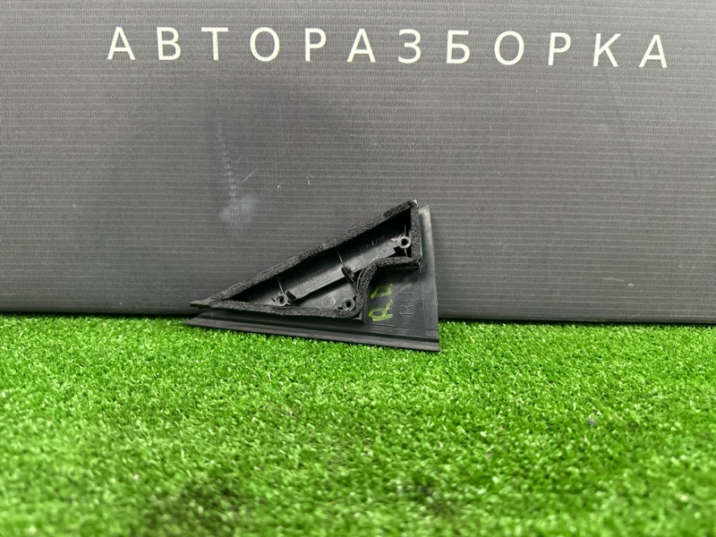 Накладка двери треугольник Hyundai i30 2012 SW