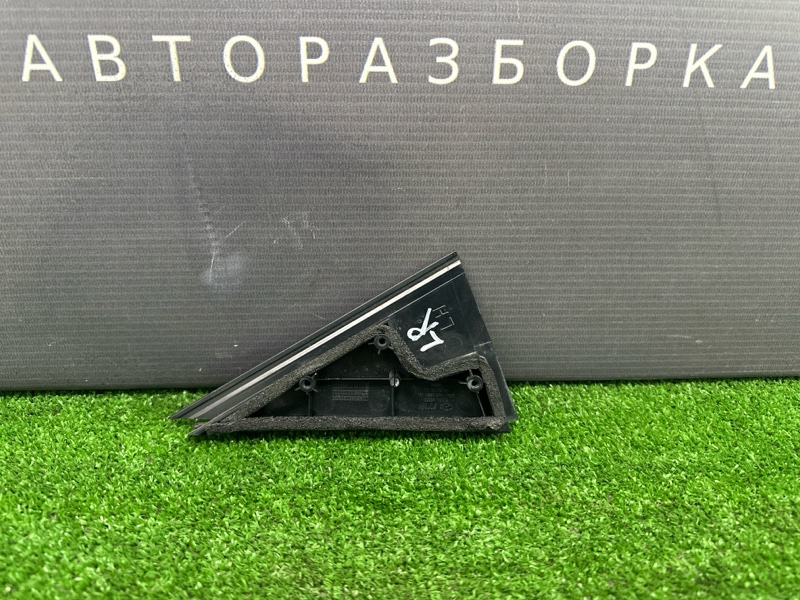 Накладка двери треугольник Hyundai i30 2012 SW