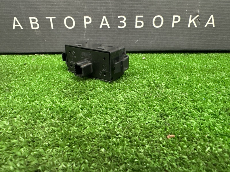 Кнопка аварийной сигнализации Renault Logan 2014