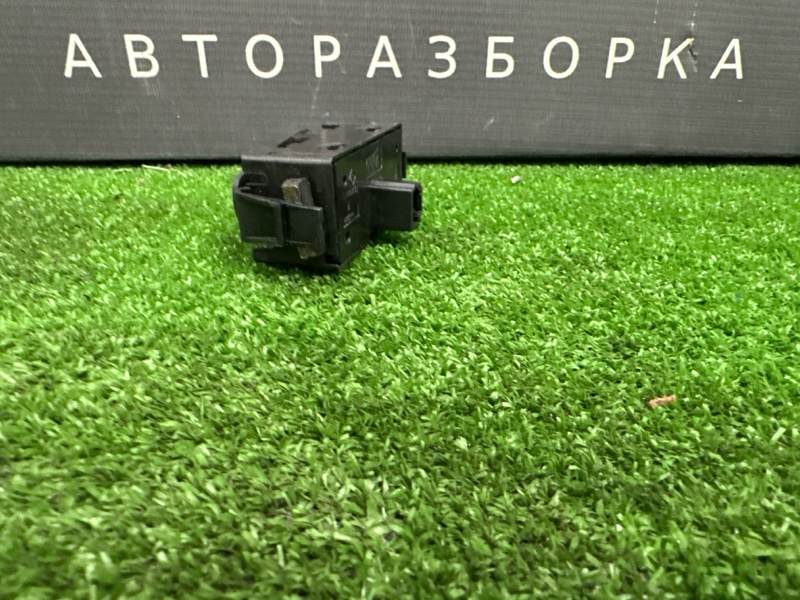 Кнопка аварийной сигнализации Renault Logan 2014