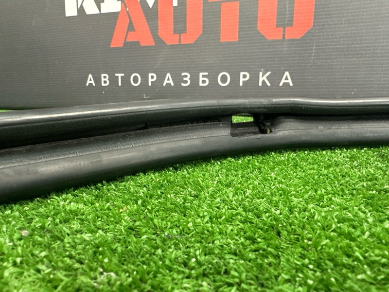 Уплотнитель стекла направляющий Renault Logan 2014