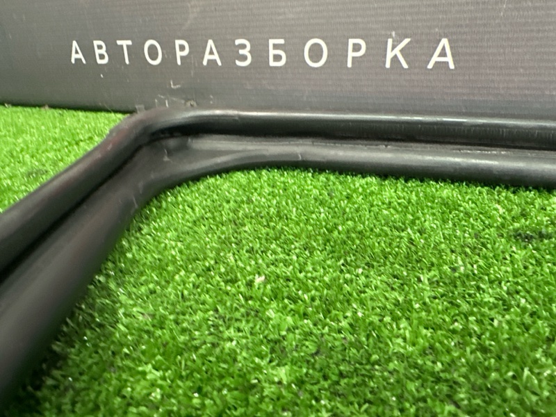 Уплотнитель стекла направляющий Renault Logan 2014