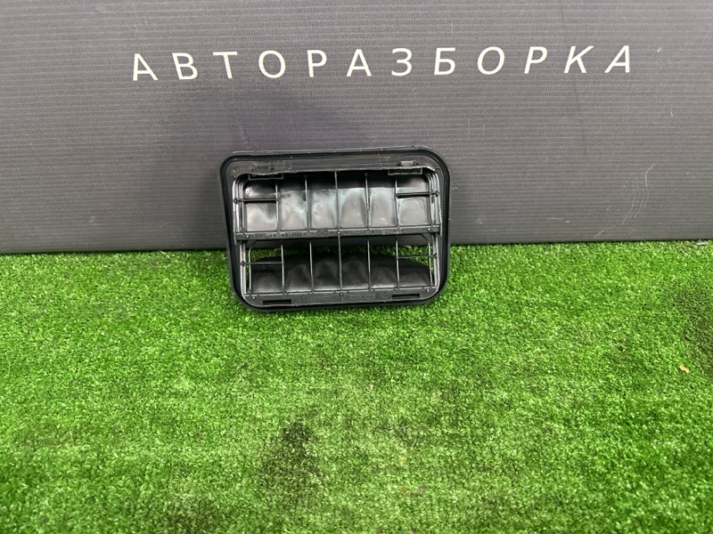 Решетка вентиляционная Renault Logan 2014