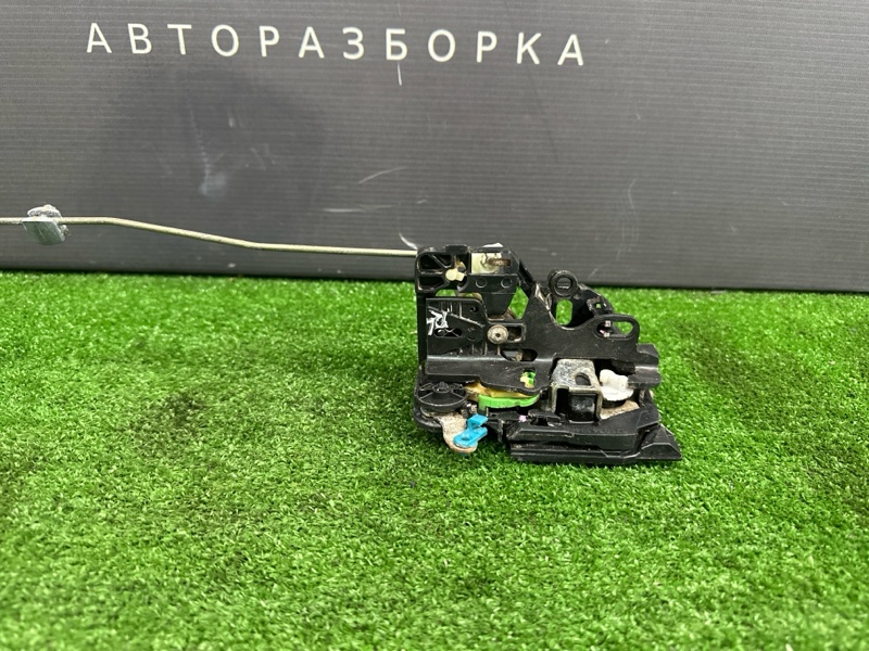 Замок двери Renault Logan 2014