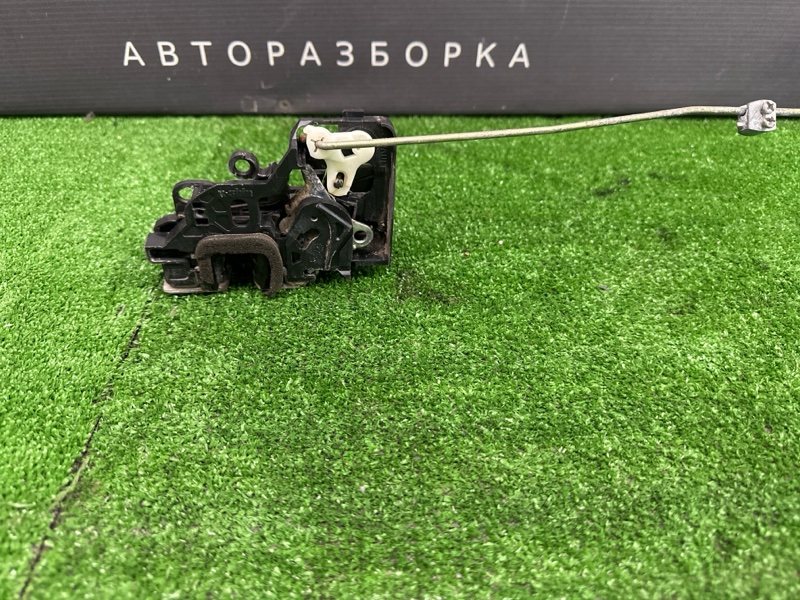 Замок двери Renault Logan 2014
