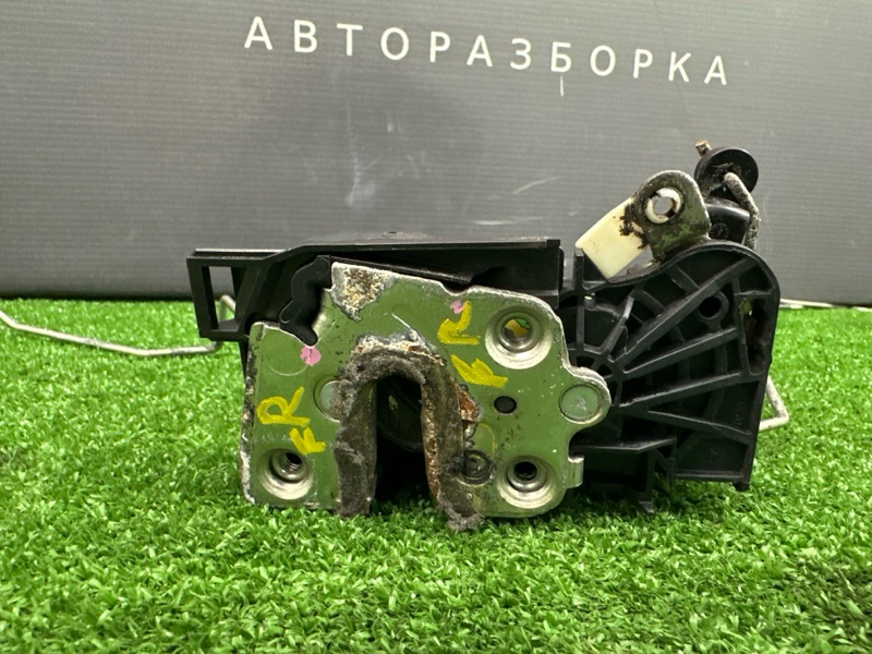 Замок двери Renault Logan 2014