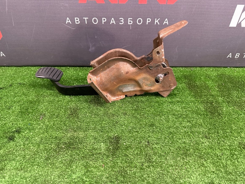 Педаль тормоза Renault Logan 2014