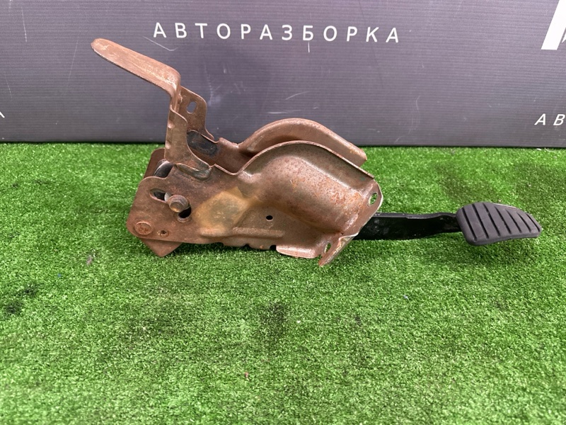 Педаль тормоза Renault Logan 2014