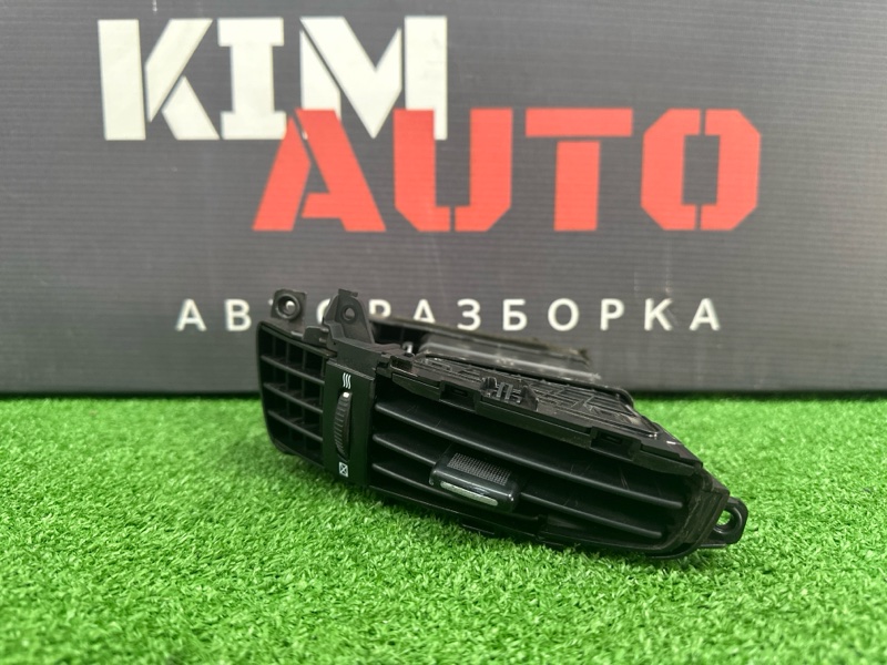 Дефлектор отопителя центральный Kia Ceed 1 HB 2011 ED