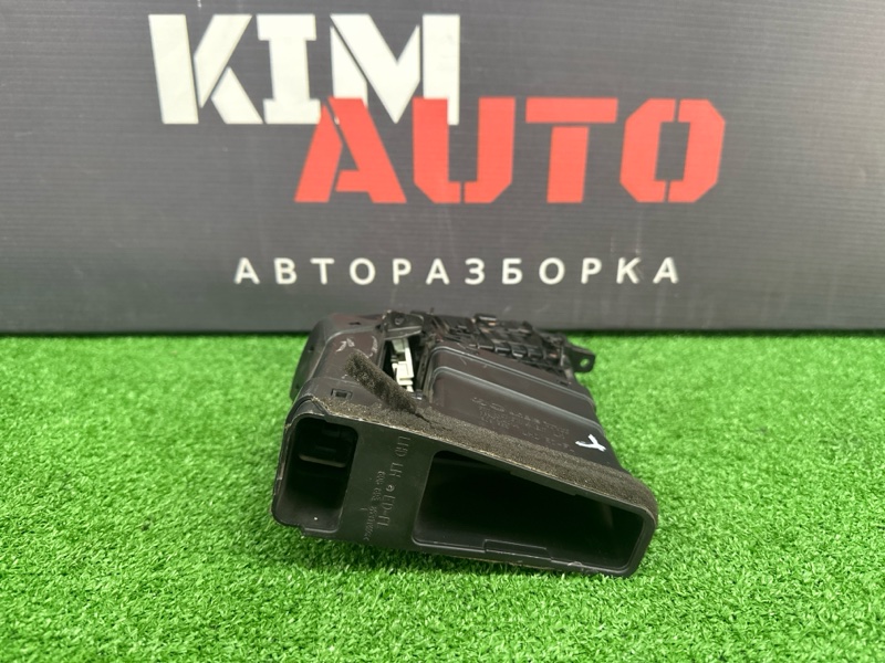 Дефлектор отопителя центральный Kia Ceed 1 HB 2011 ED