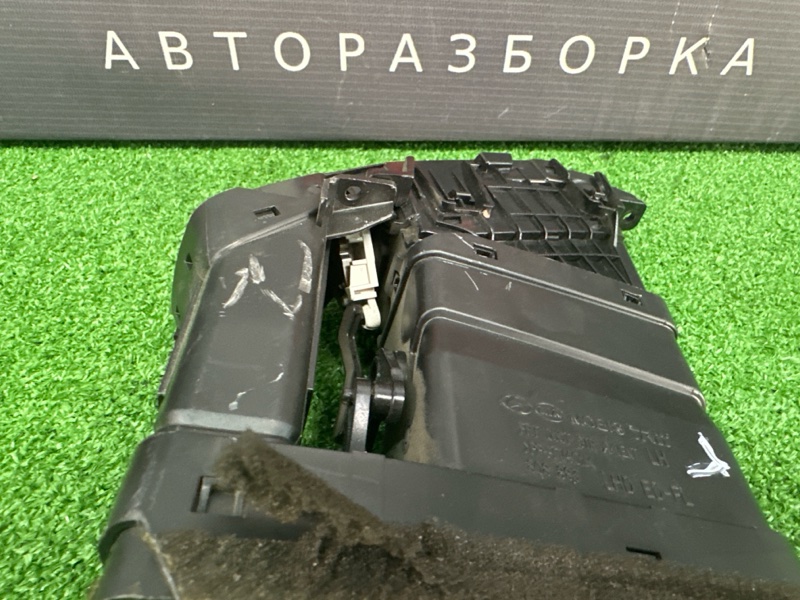 Дефлектор отопителя центральный Kia Ceed 1 HB 2011 ED