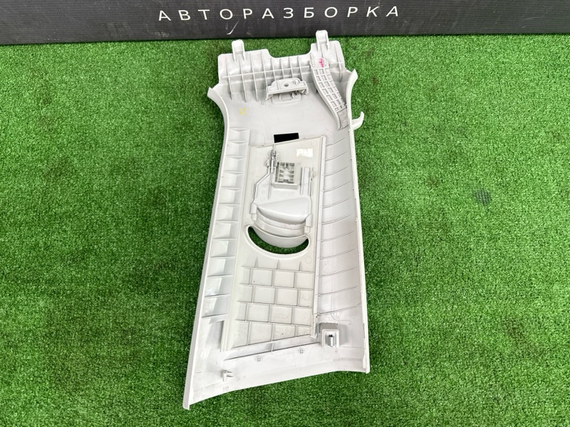 Накладка центральной стойки верхняя Skoda Rapid 2016