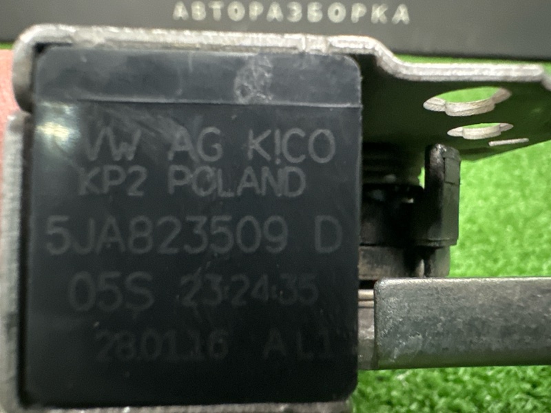 Замок капота Skoda Rapid 2016