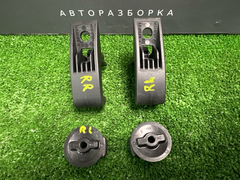 Крючок багажника Skoda Rapid 2016