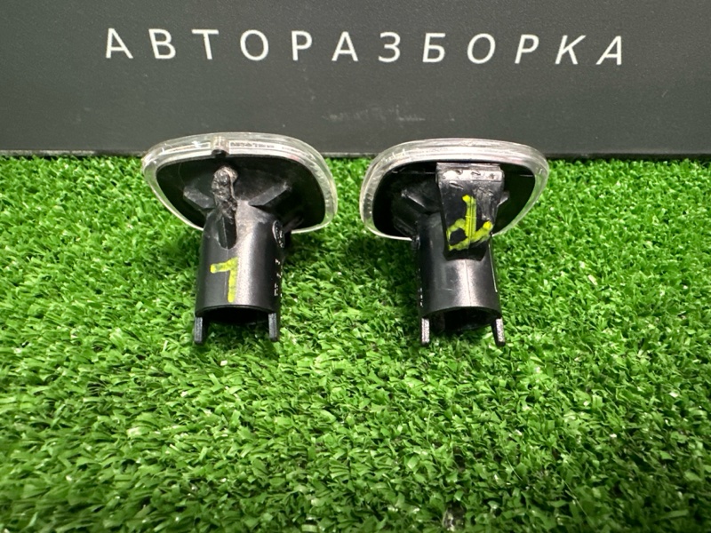 Повторитель поворота в крыло Skoda Rapid 2016