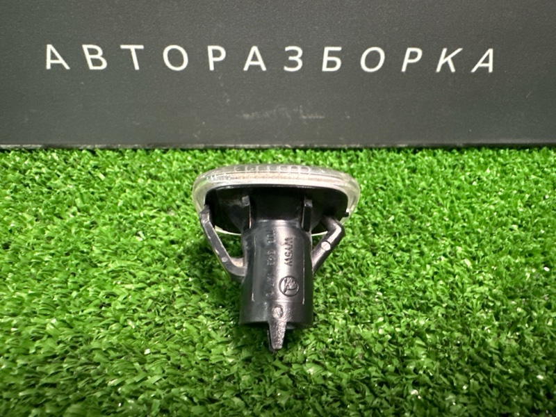 Повторитель поворота в крыло Skoda Rapid 2016