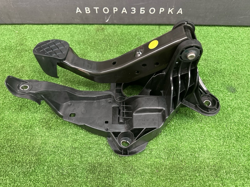 Педаль тормоза Skoda Rapid 2016