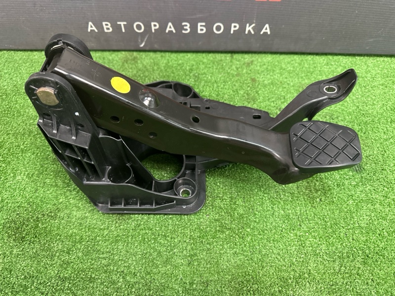 Педаль тормоза Skoda Rapid 2016