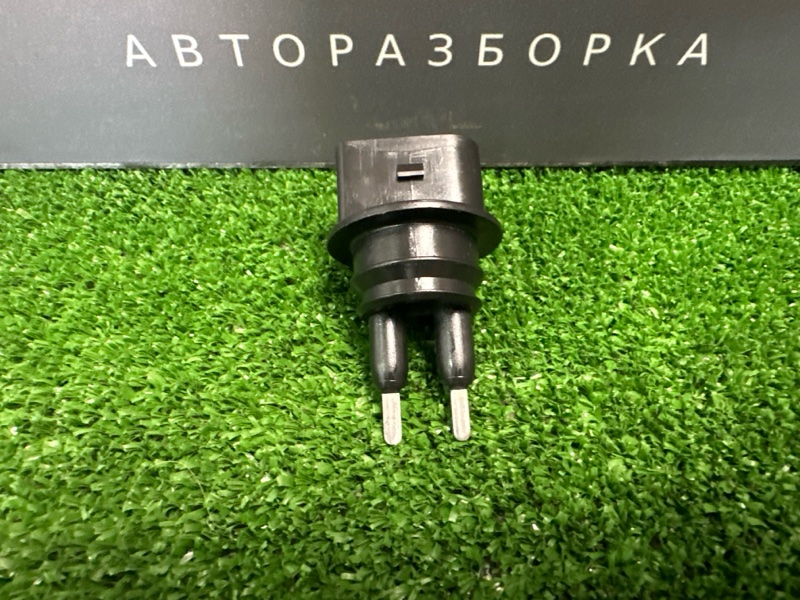 Датчик уровня омывающей жидкости Skoda Rapid 2016