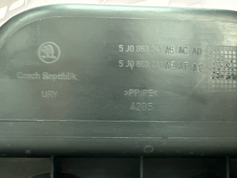 Консоль центральная Skoda Fabia 2 2011 HB