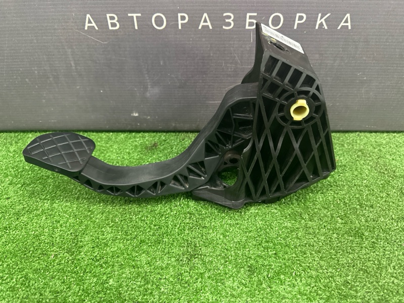 Педаль сцепления Skoda Fabia 2 2011 HB
