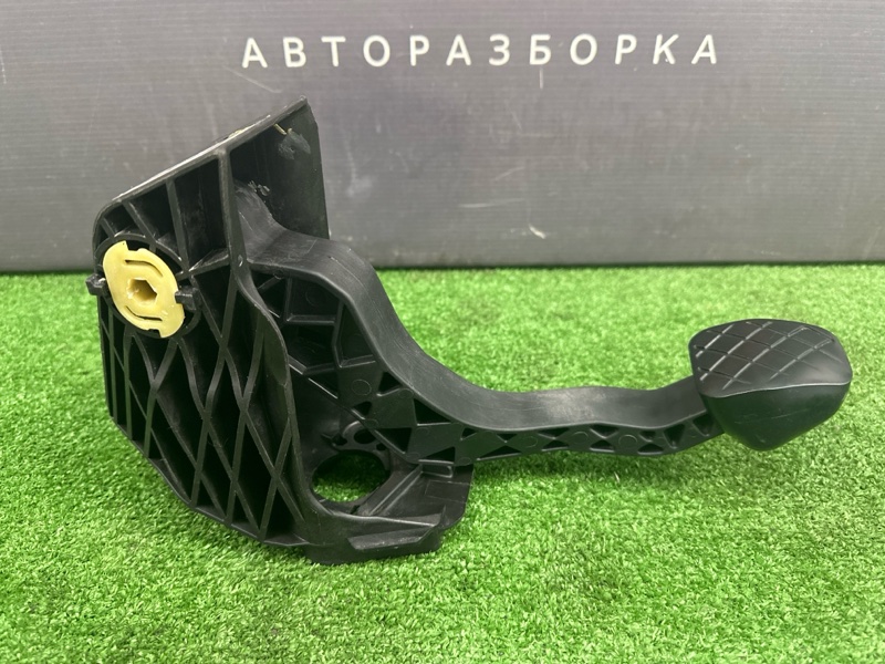 Педаль сцепления Skoda Fabia 2 2011 HB
