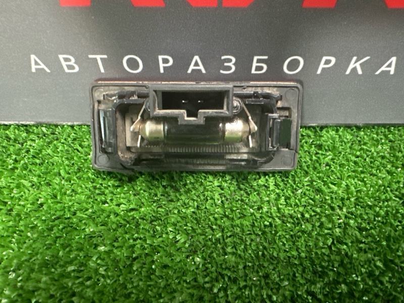 Плафон подсветки номера Skoda Fabia 2 2011 HB