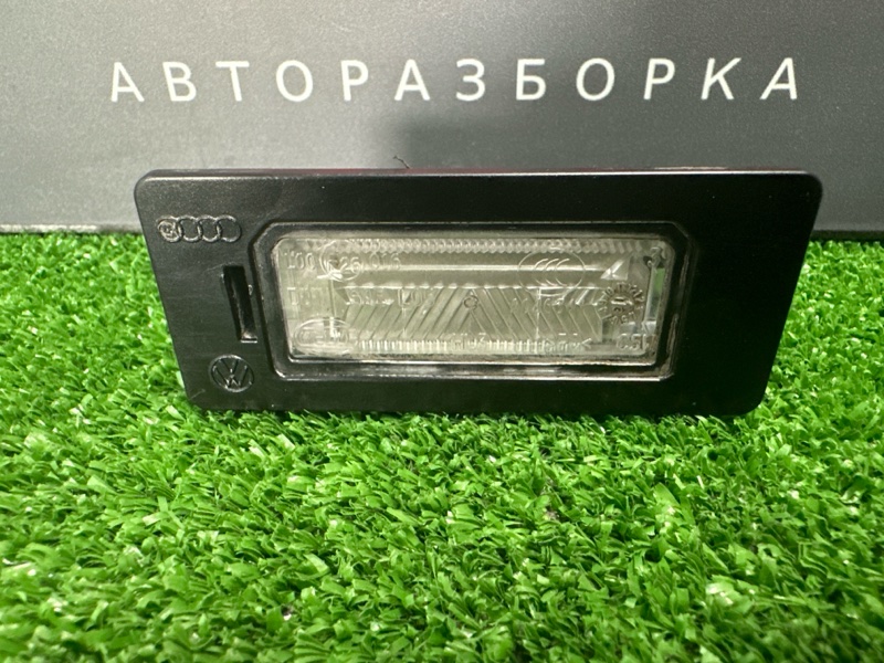 Плафон подсветки номера Skoda Fabia 2 2011 HB