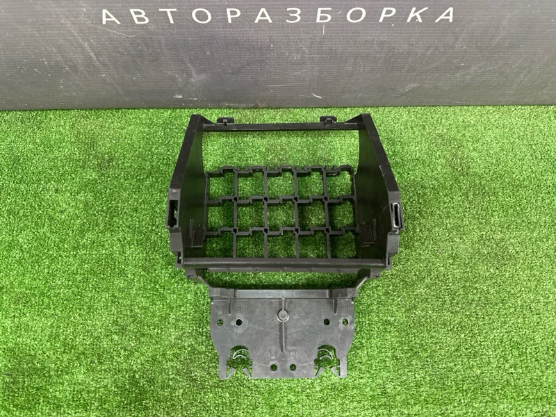 Кронштейн блока предохранителей Skoda Fabia 2 2011 HB