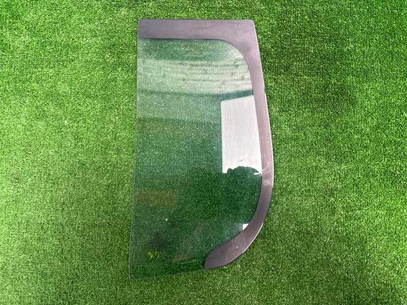 Стекло заднее глухое Skoda Fabia 2 2011 HB