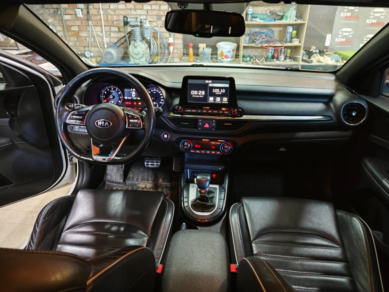 Накладка двери треугольник Kia Cerato 4 2019 BD