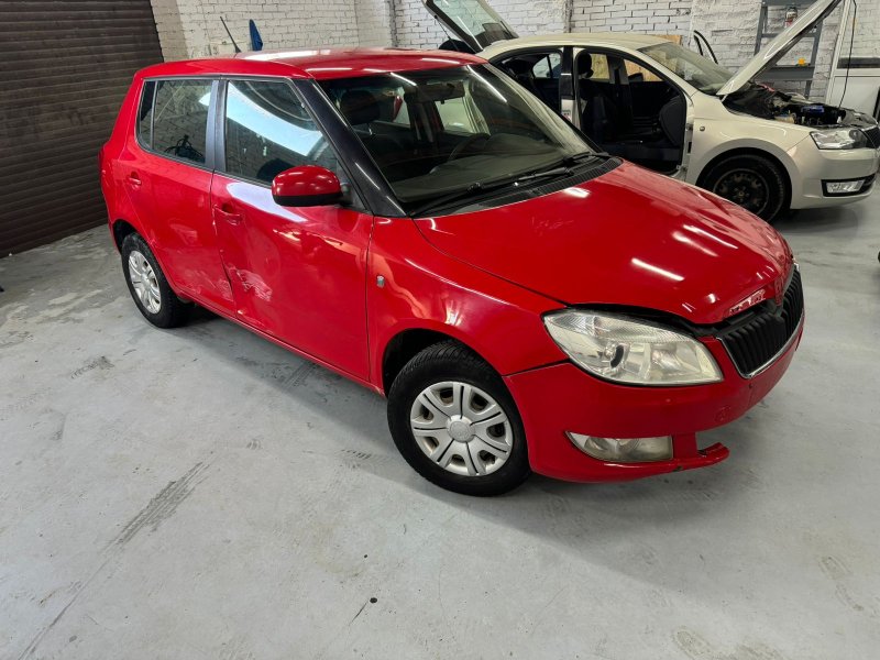 Стекло заднее правое Skoda Fabia 2 2011 HB