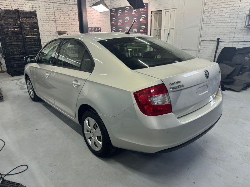 Крепление топливного бака Skoda Rapid 2016