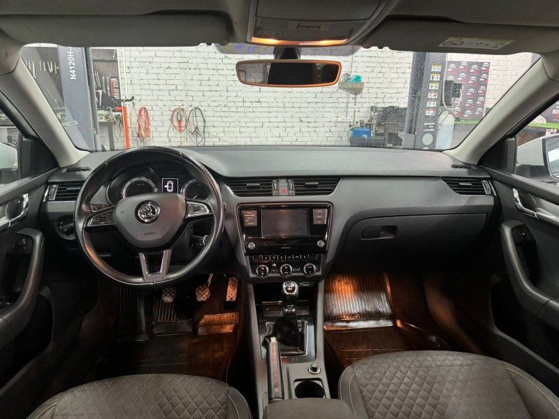 Рукоять с чехлом МКПП Skoda Octavia 2018 A7