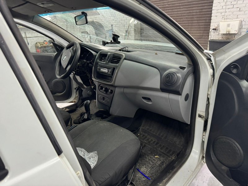 Насос водяной (помпа) Renault Nissan Lada