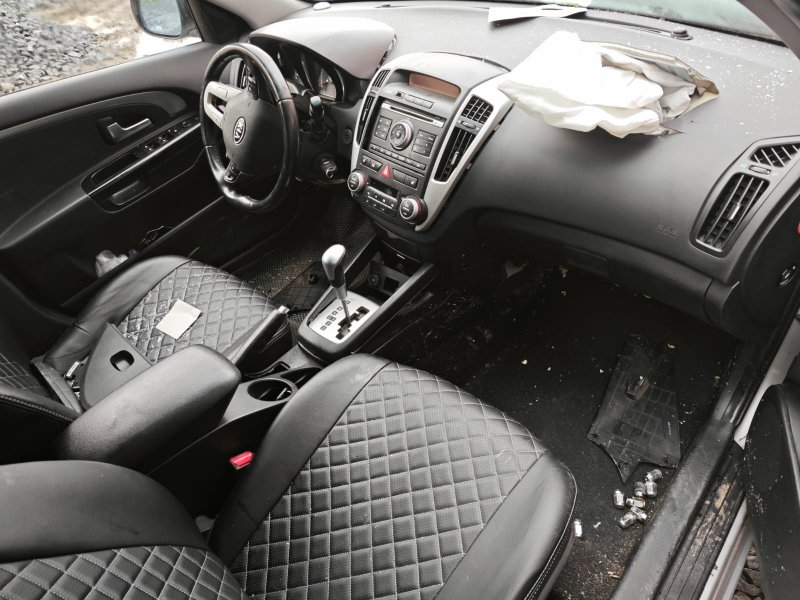Уплотнитель стекла направляющий Kia Ceed 1 HB 2011 ED