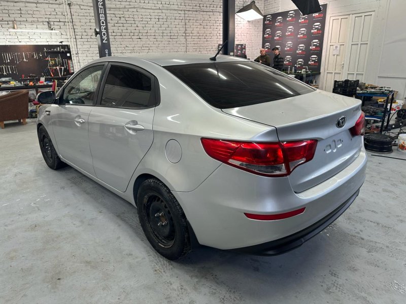 Уплотнитель двери Kia Rio 3 2017 QB