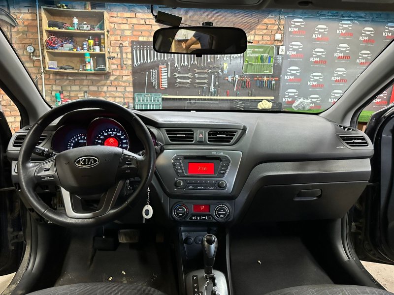 Накладка центральной стойки нижняя Kia Rio 3 HB 2013
