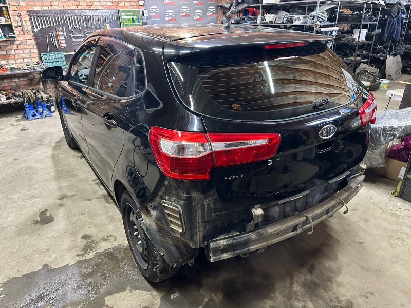 Накладка центральной стойки нижняя Kia Rio 3 HB 2013
