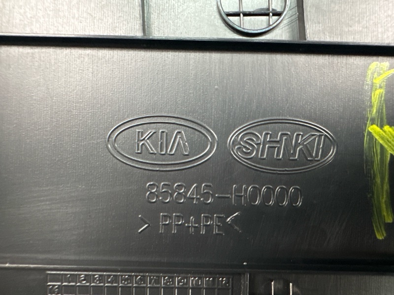 Накладка центральной стойки нижняя Kia Rio X 2021