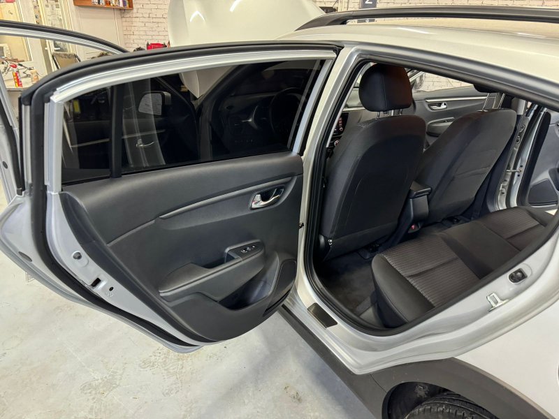 Накладка центральной стойки нижняя Kia Rio X 2021